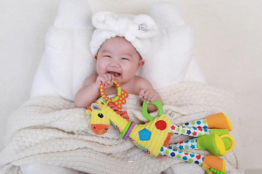 曲靖三个月宝宝正确抱姿